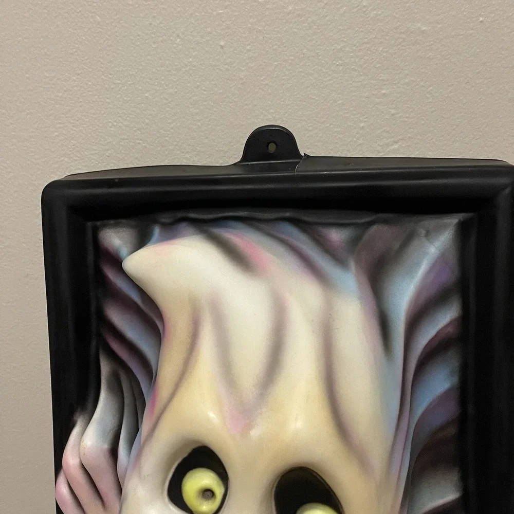 Black Light Illusions R. J. Marino 1997 3D Screaming Ghost Horror Mask Halloween